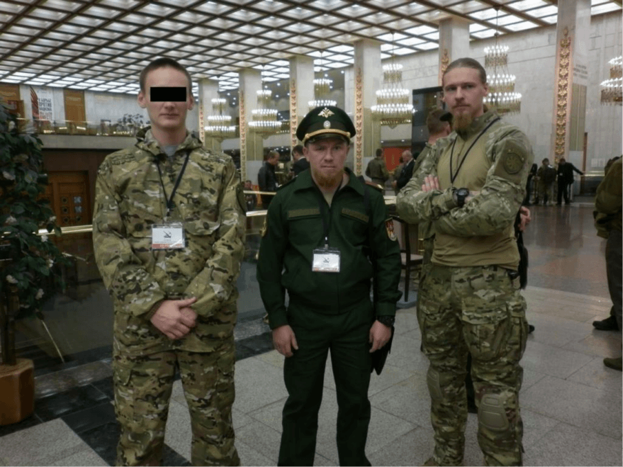 Слева направо - Александр "Гарри" Дергачёв (гранатометчик ДШРГ Русич), Моторола и Ян Петровский
