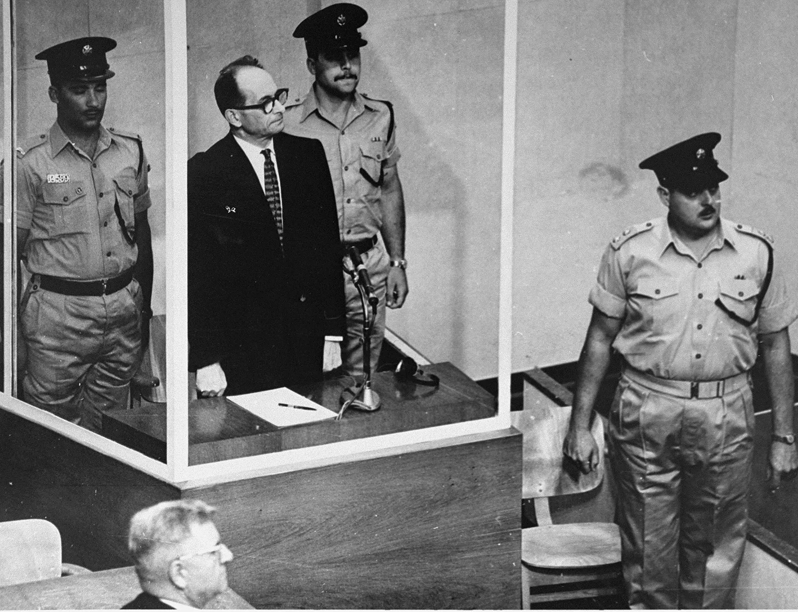 «Архитектор» холокоста Адольф Эйхман на суде в Израиле, 1961 год
