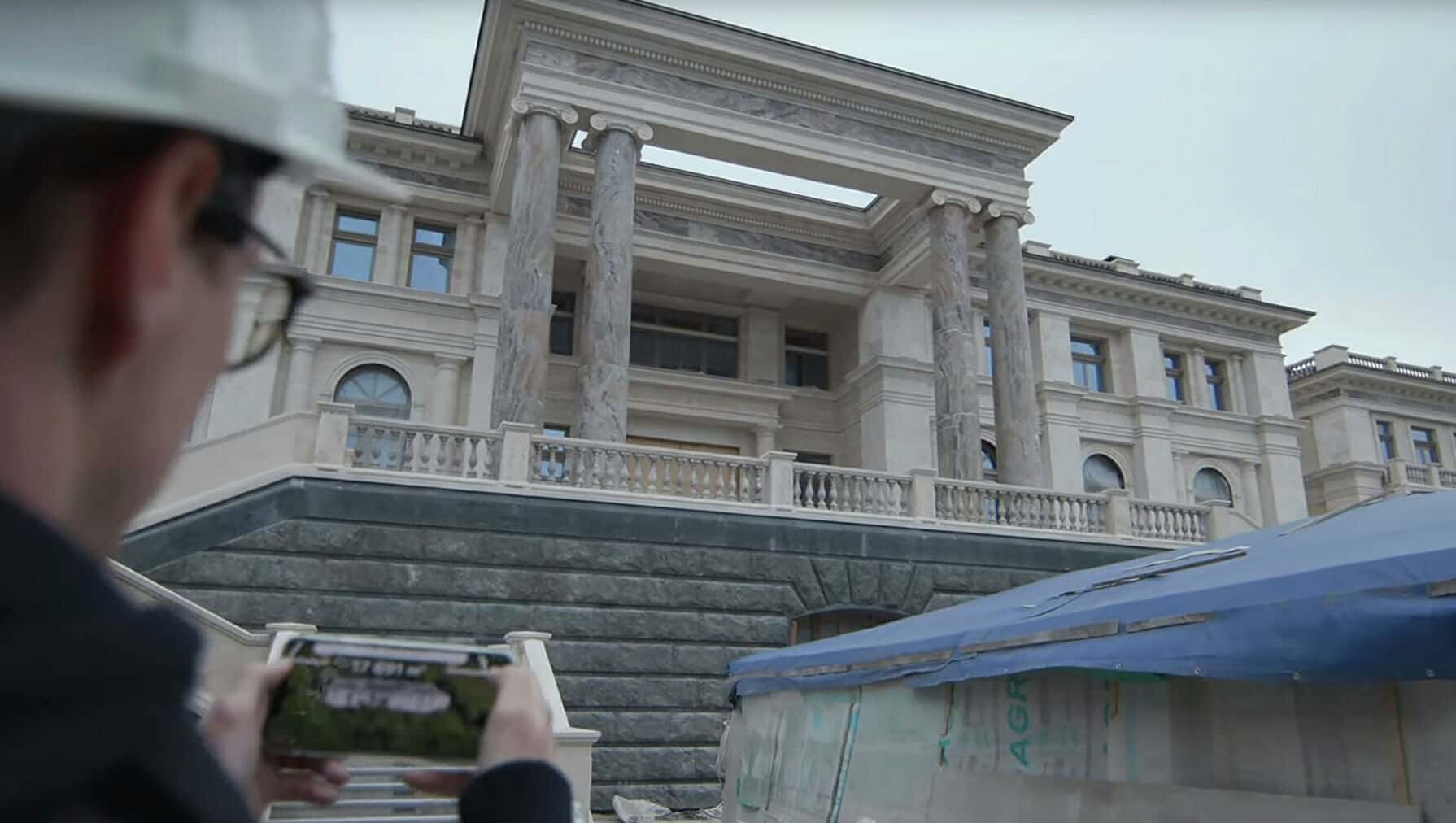 Дентикулы, кариатиды, преклонение перед Западом и ноль «русского стиля»: дворец Путина глазами искусствоведа