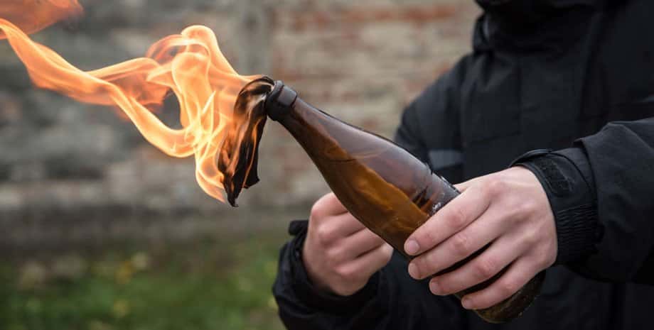 В России снова подожгли военкомат. На этот раз из-за «коктейля Молотова» сгорела комната резерва в Удмуртии — Baza