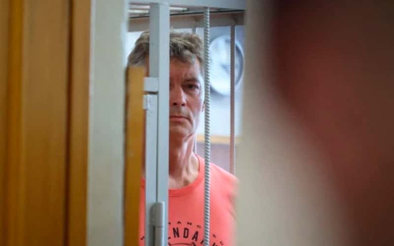 Суд в качестве меры пресечения запретил Ройзману посещать публичные места и использовать средства связи