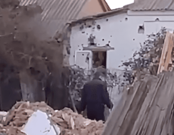 В Крыму случайно выстрелили из танка по дому, пострадал ребенок. Пропагандисты писали, что «разорвалась ракета» или «сбит беспилотник»