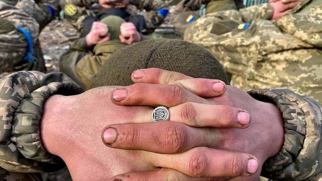 СК заявил, что 400 пленных бойцов «Азова» находятся в российских СИЗО. Всего Россия удерживала 700 «азовцев», и неизвестно, где еще 300