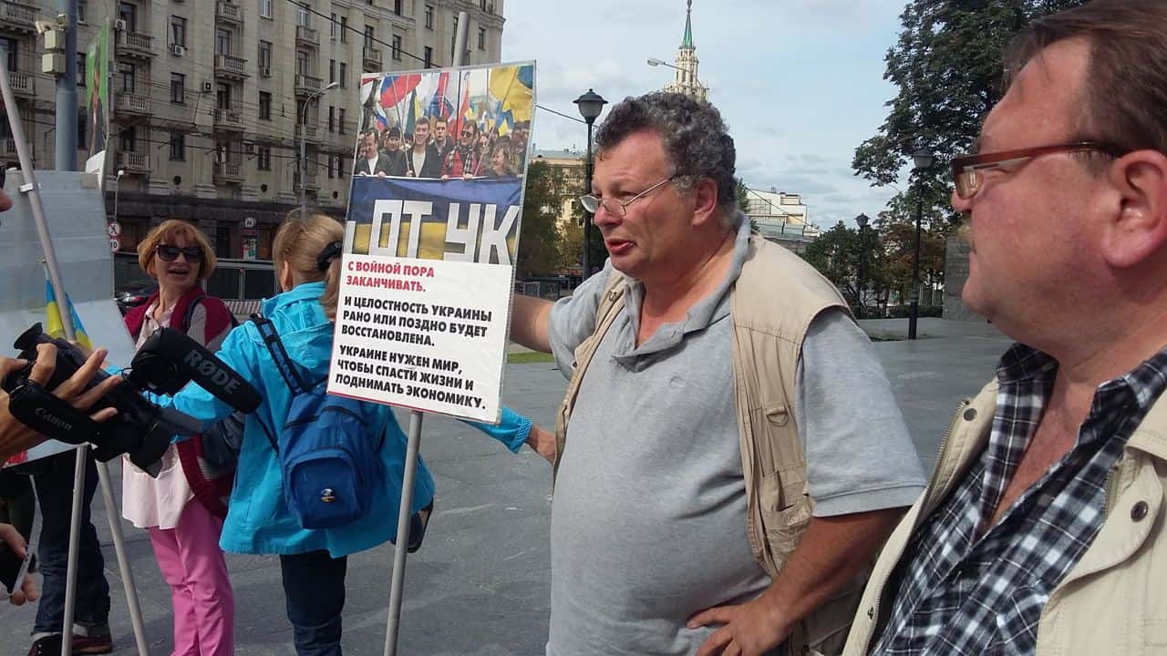 На активиста Михаила Кригера завели дело об оправдании терроризма. В его квартире проходит обыск — Avtozak Live