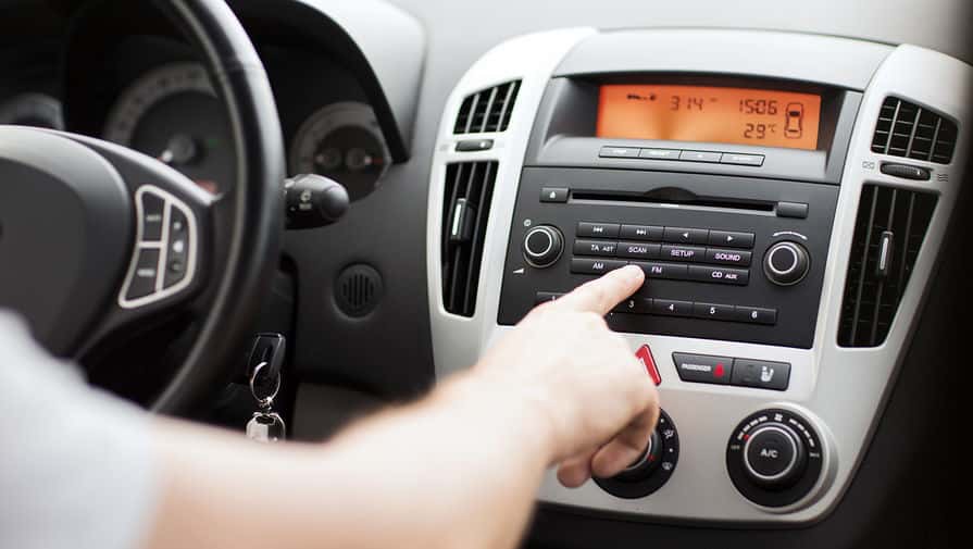 В эфире нескольких российских радиостанций объявили воздушную тревогу. МЧС обвинило в этом хакеров