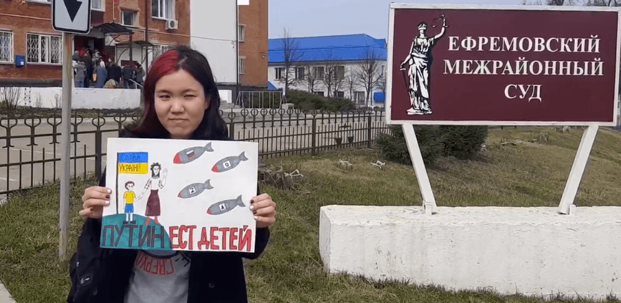 Суд об ограничении в родительских правах Алексея Москалёва отложили. После задержания в Минске его не могут найти