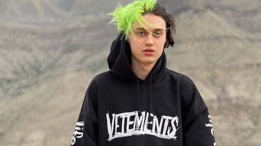 В реестр запрещенной информации внесены аккаунты 15 блогеров. Среди них каналы Некоглая, Егора Крида и Юрия Хованского