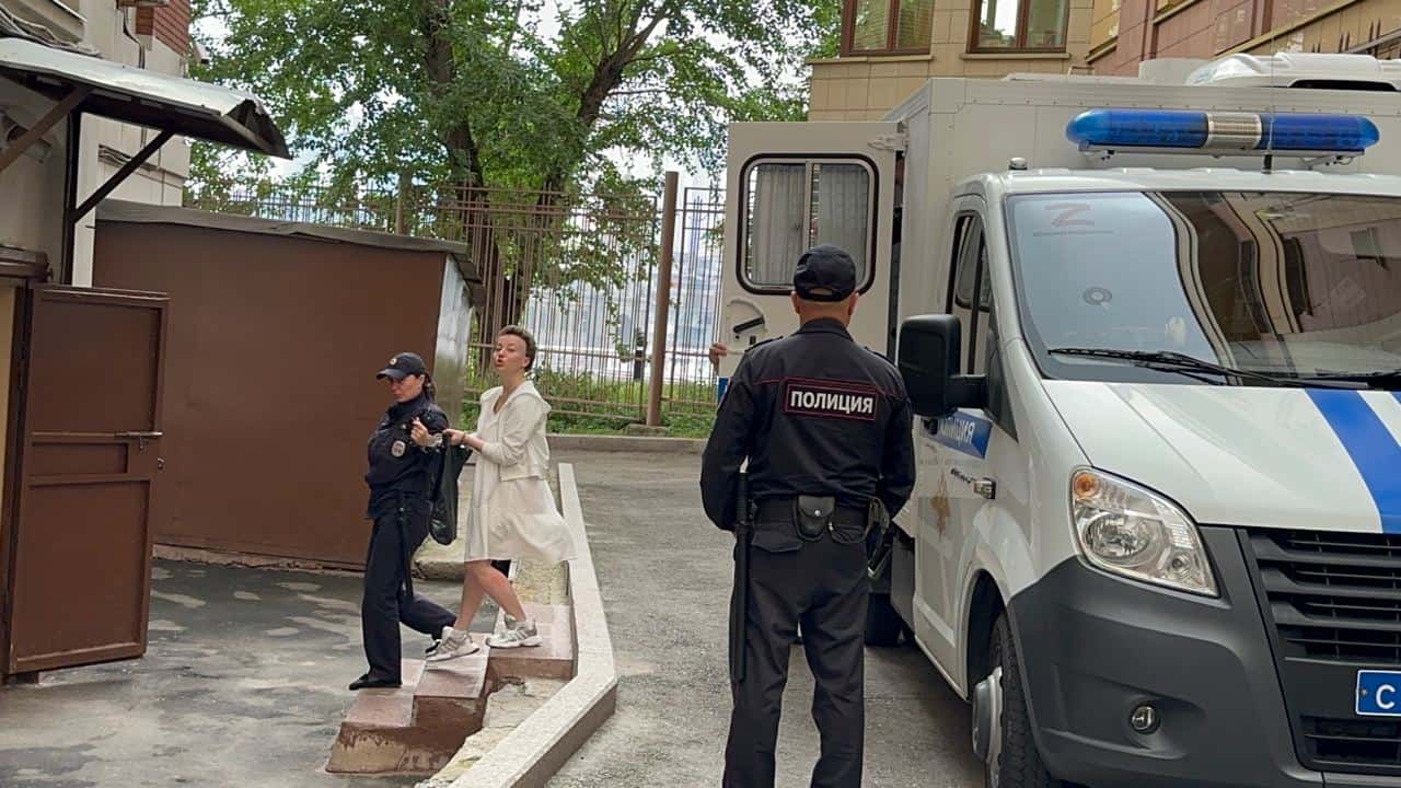 Евгении Беркович и Светлане Петрийчук продлили срок пребывания под стражей по делу об оправдании терроризма до 10 сентября