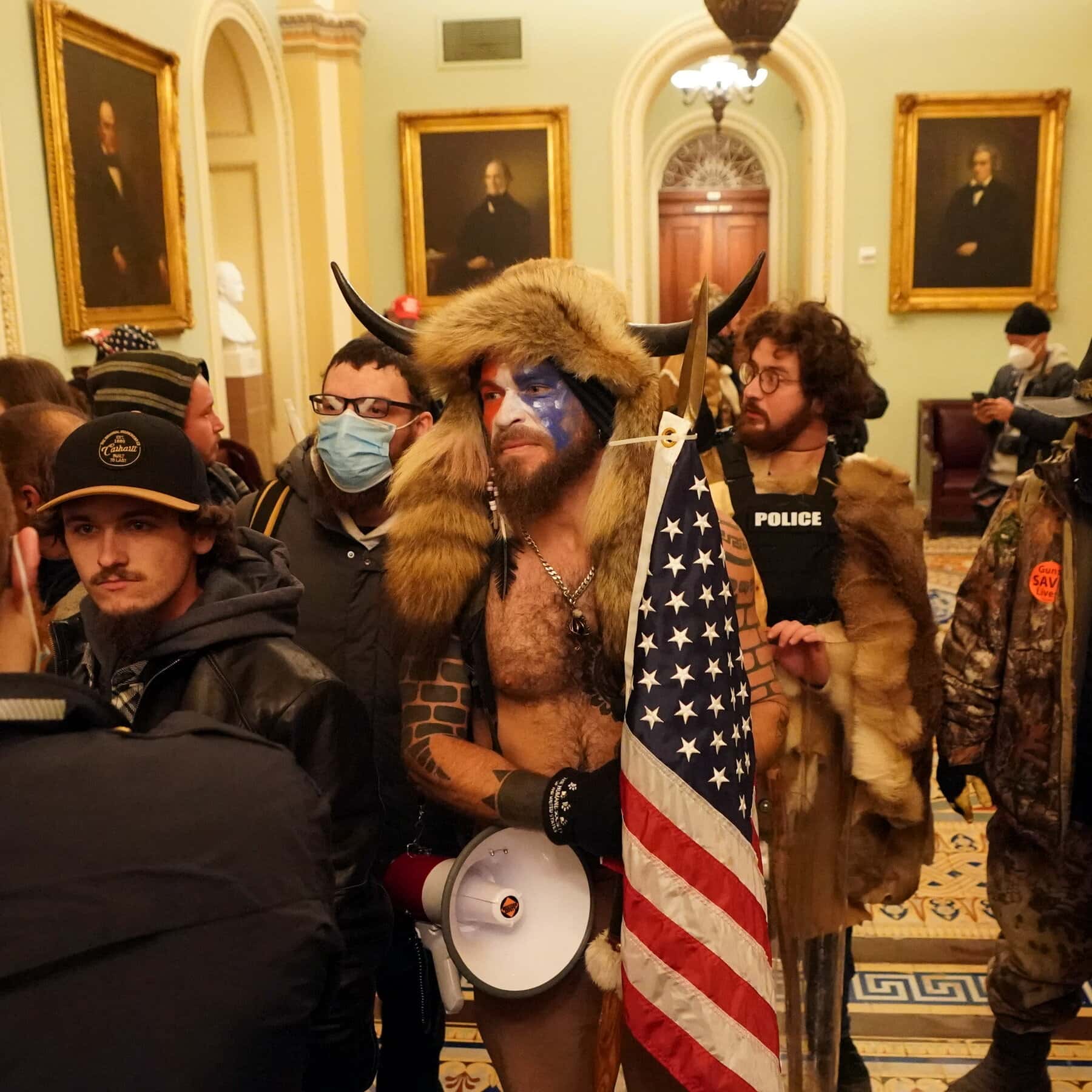 Фейк Первого канала: к штурму Капитолия трампистами причастен связанный с «Азовом» украинец