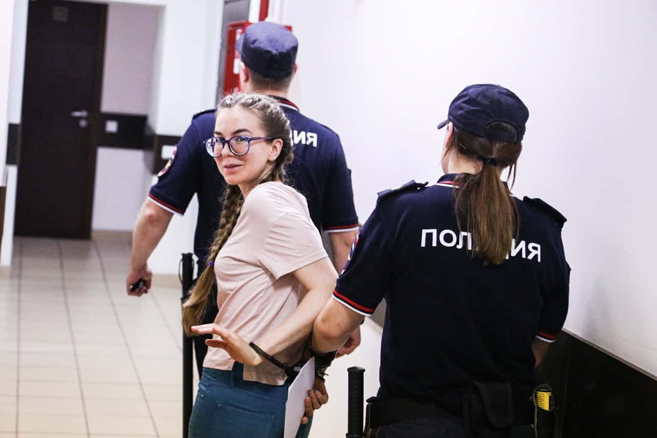 Над фигуранткой дела о «фейках» про армию РФ Петровой издеваются в психиатрическом стационаре — адвокат