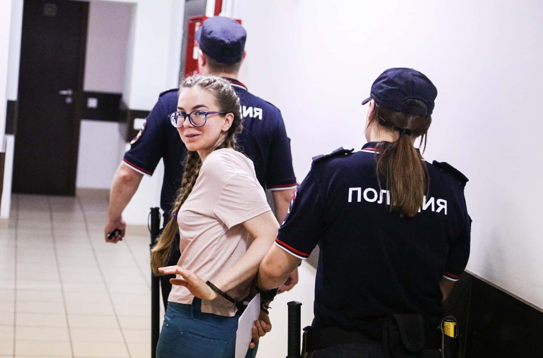 Над фигуранткой дела о «фейках» про армию РФ Петровой перестали издеваться в психиатрическом стационаре — адвокат