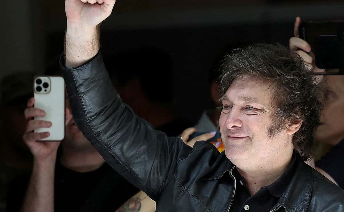 На президентских выборах в Аргентине победил либертарианец Хавьер Милей. Он выступал против абортов и обещал «сжечь» Центробанк