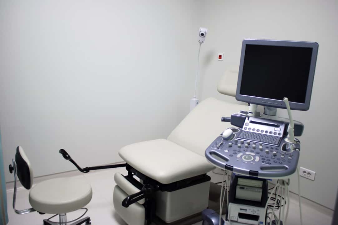 Две трети россиян выступили против запрета абортов — опрос Russian Field