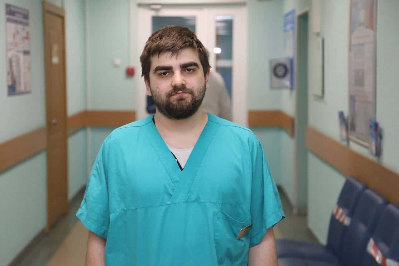 Медбрата, арестованного по делу о покушении на поджог военкомата, обвинили в госизмене