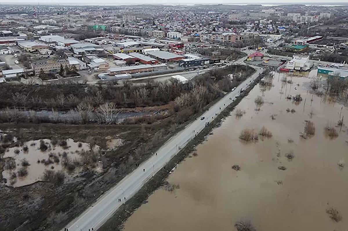 В Орске прорвало вторую дамбу 