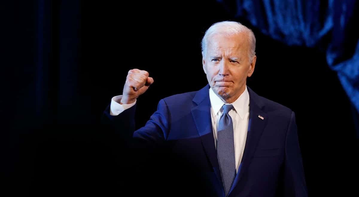 Байден заявил, что выходит из президентской гонки