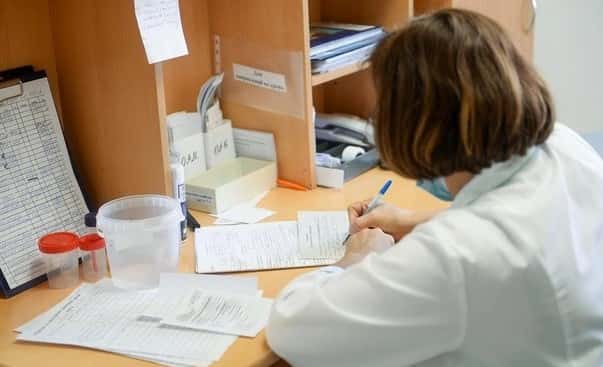 Врачей свердловской больницы заставляют пожертвовать зарплату за день на помощь жителям Курской области — E1.RU