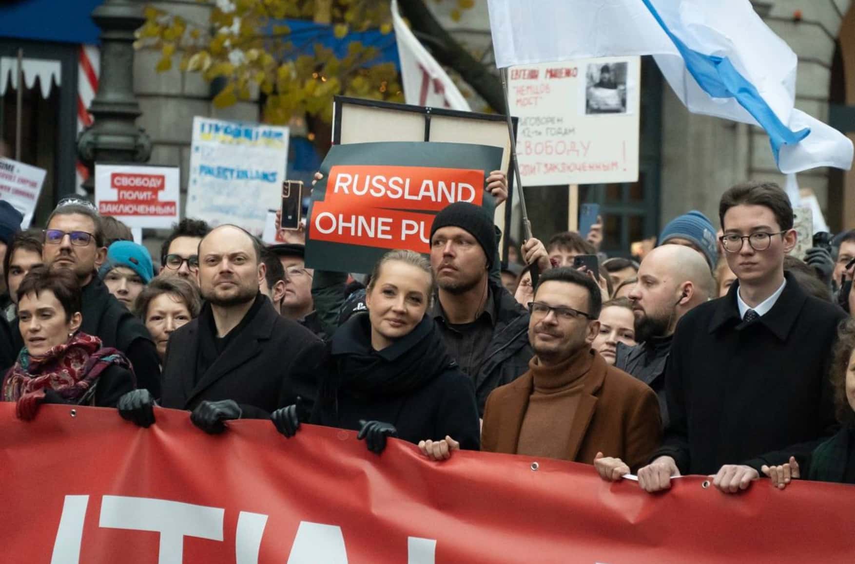 The voiceless horseman: Russia’s opposition in exile takes to the streets of Berlin to march against Putin’s war