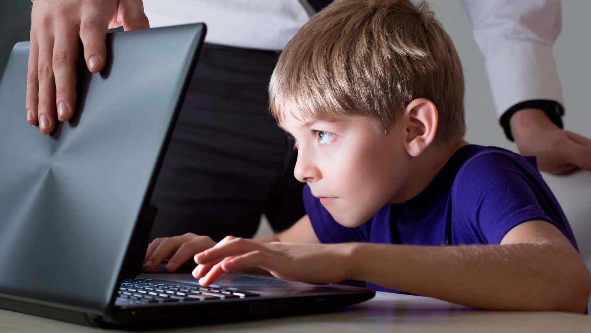 Дети и соцсети. Почему TikTok и Facebook не так опасны для детской психики, как принято считать