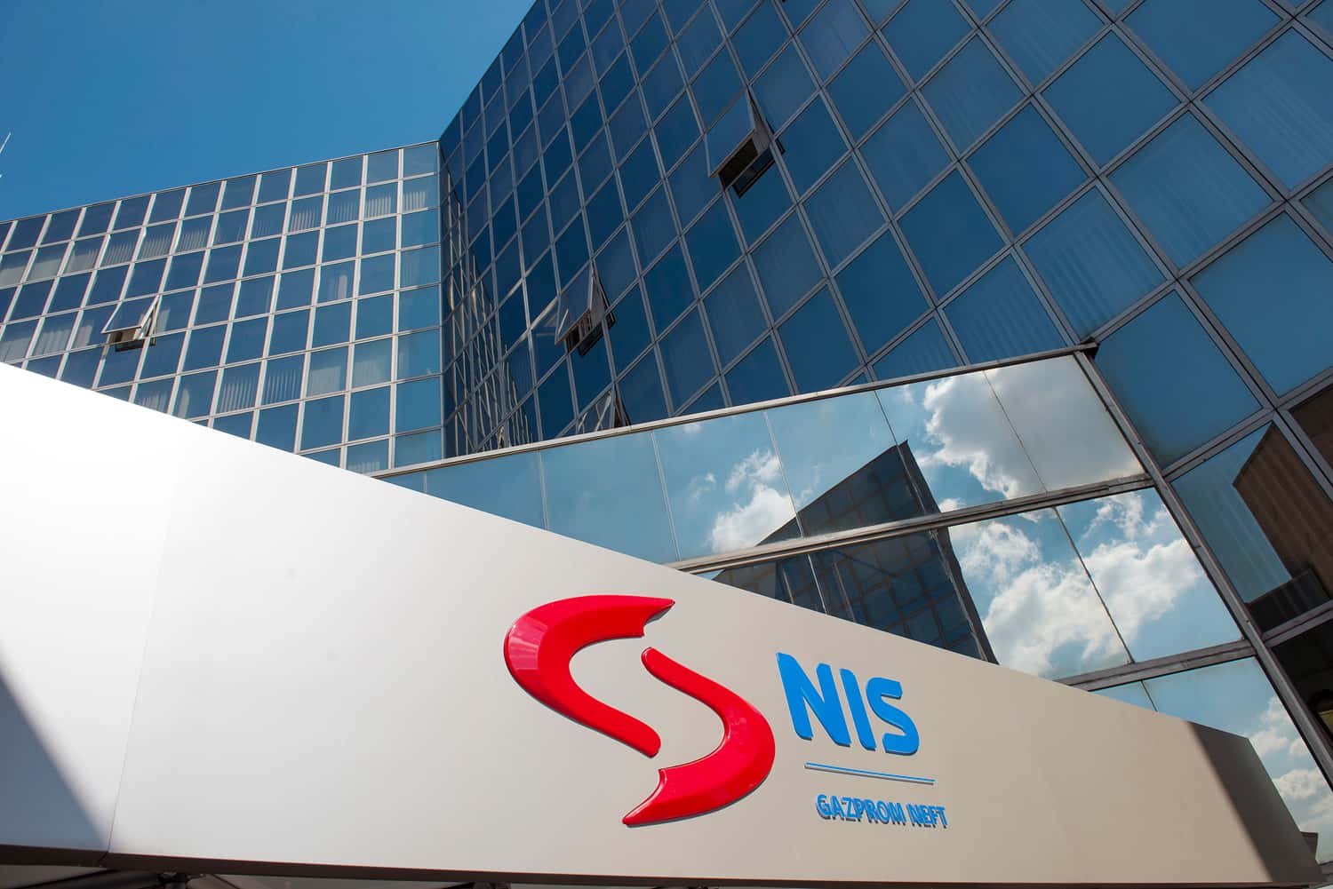 США ввели санкции против «Нефтяной индустрии Сербии», одной из крупнейших компаний Юго-Восточной Европы. Сербия грозит выкупить долю России