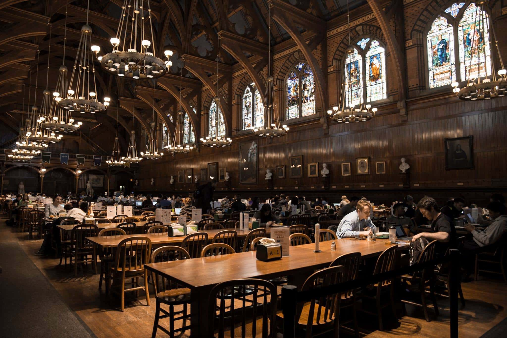 Гарвардский университет подал в суд на Белый дом, оспаривая запрет на обучение иностранных студентов