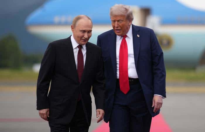 Помощник президента РФ: Путин и Трамп обсудили идею повышения уровня представителей украинской и российской стороны на переговорах