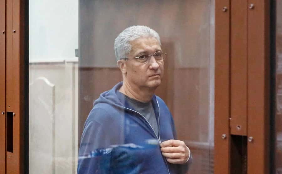 Экс-замминистра обороны Тимура Иванова проверяют на причастность к хищению 9 млрд рублей — «Ъ». По этому делу арестована чиновница из «ДНР»