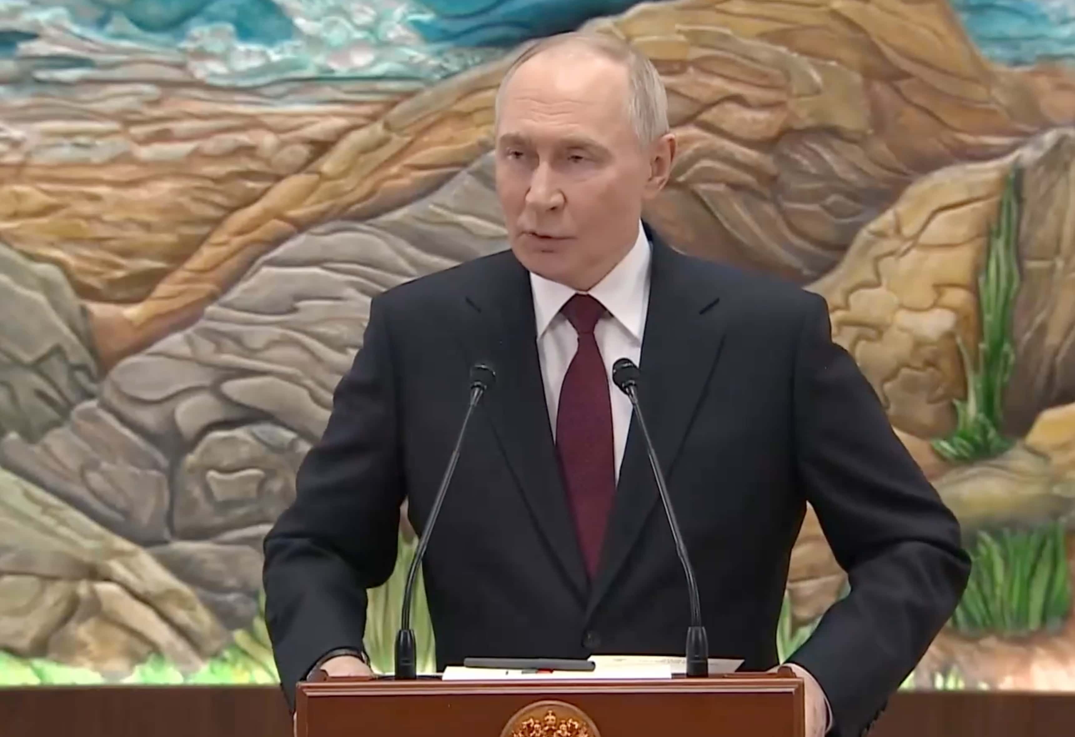 Путин: РФ готова к переговорам с США, война закончится с отходом ВСУ с позиций, прослушка Ушакова — преступление