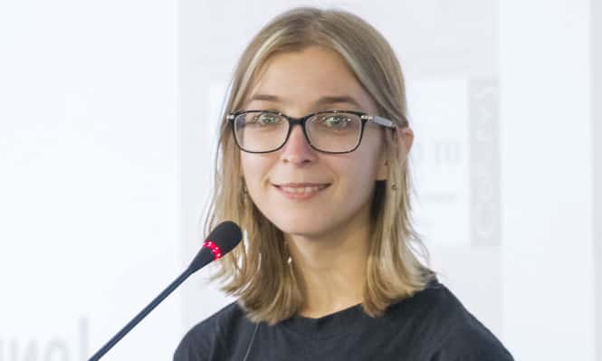 Ася Казанцева рассказала, почему сотрудники ФСИН изъяли ее книгу у фигуранта дела "Сети" и как это связано с Навальным