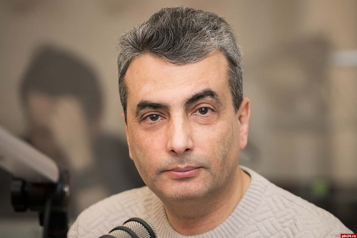 «Эти пять человек — первые, ФСБ будет двигаться дальше». Лев Шлосберг и Лев Пономарев о включении физлиц в список СМИ-«иноагентов»