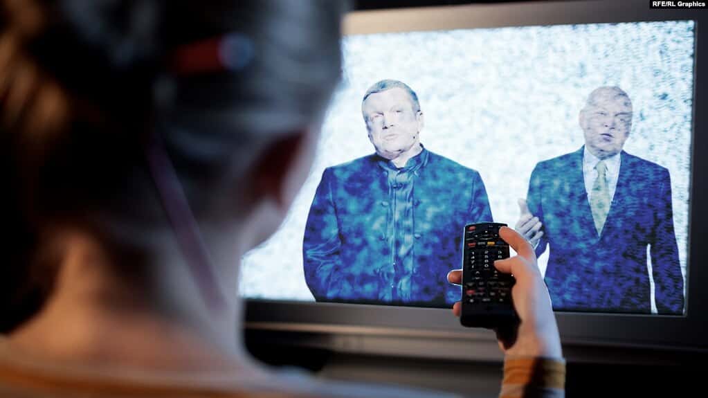 «Людей еще можно спасти, если не оставлять их наедине с Соловьевым». Андрей Лошак о разрыве связи между сторонниками и противниками войны