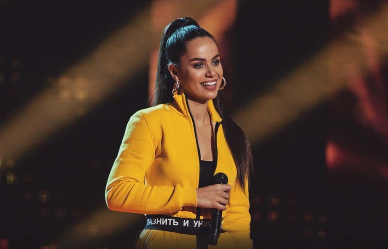 В Минске девушку арестовали на 15 суток за пение на украинском возле бара. Владельца бара — на 30