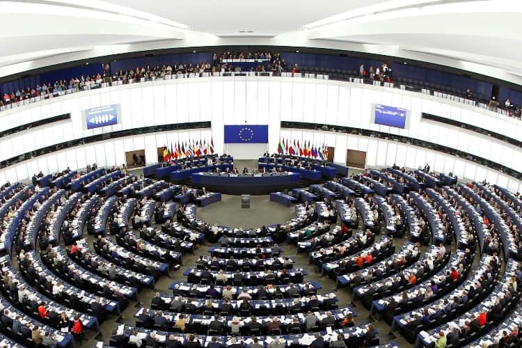 Совет ЕС окончательно решил отменить упрощенный визовый режим для россиян