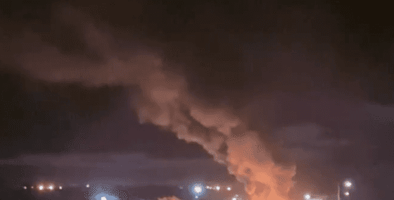 В сети появились видео пожара в Белгородской области. Губернатор утверждает, что ВСУ подорвали склад с боеприпасами