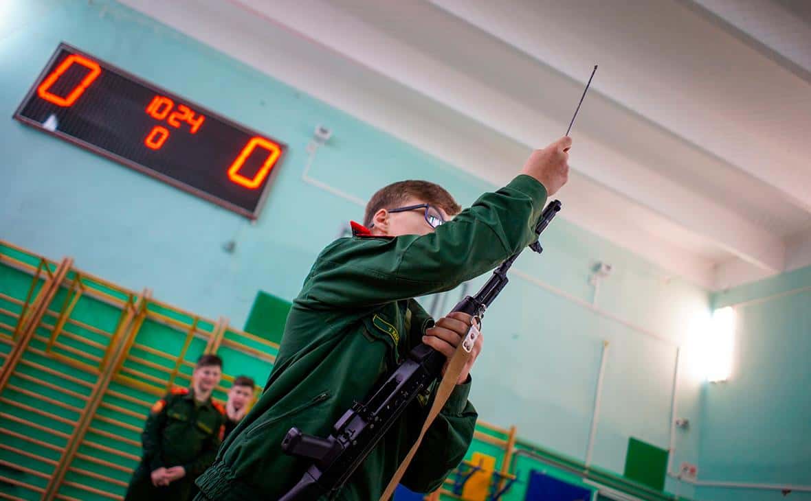 Минпросвещения утвердило программу военной подготовки для 10–11 классов