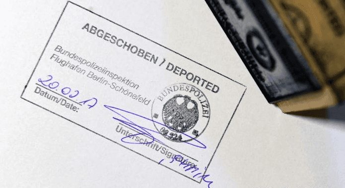 Из Германии в Россию впервые с начала войны депортировали двух граждан РФ — Tagesschau