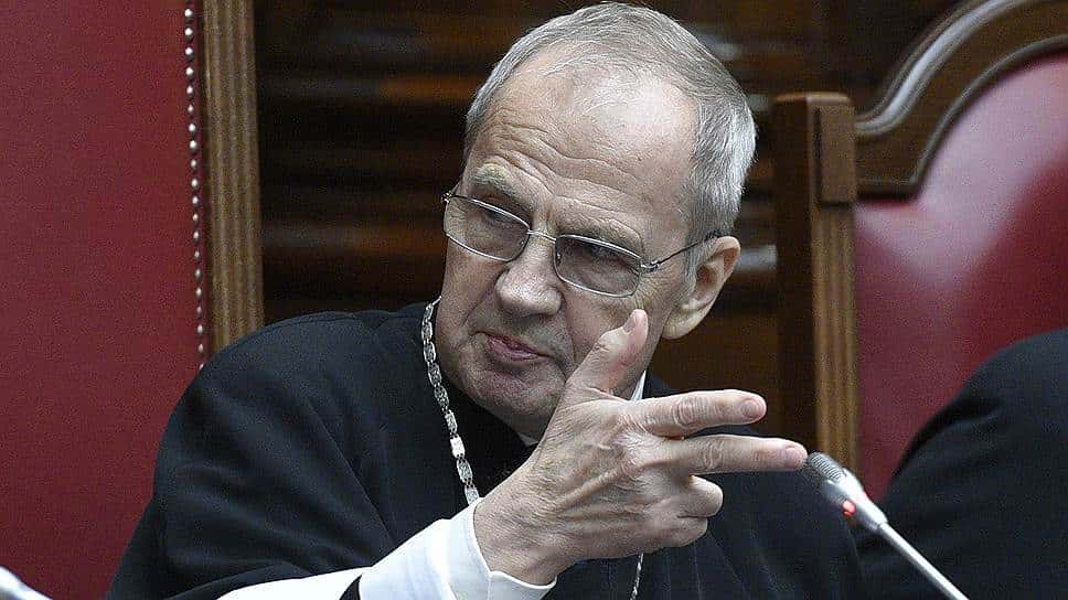 Украина ввела санкции против 178 человек. В список попал председатель Конституционного суда РФ Валерий Зорькин