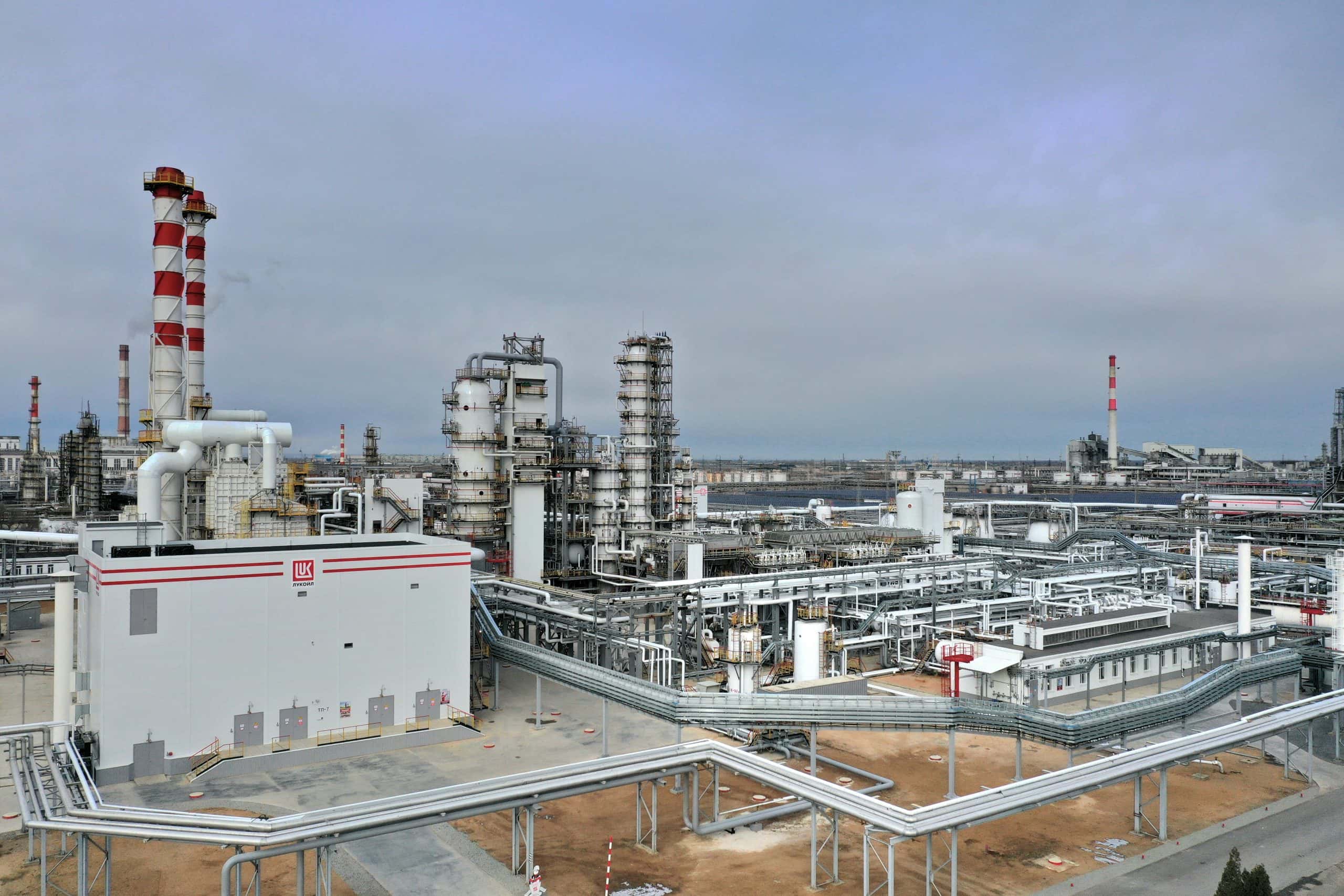 «Лукойл» остановит часть производственного цикла на НПЗ в Волгограде после атаки дрона — «Коммерсантъ»