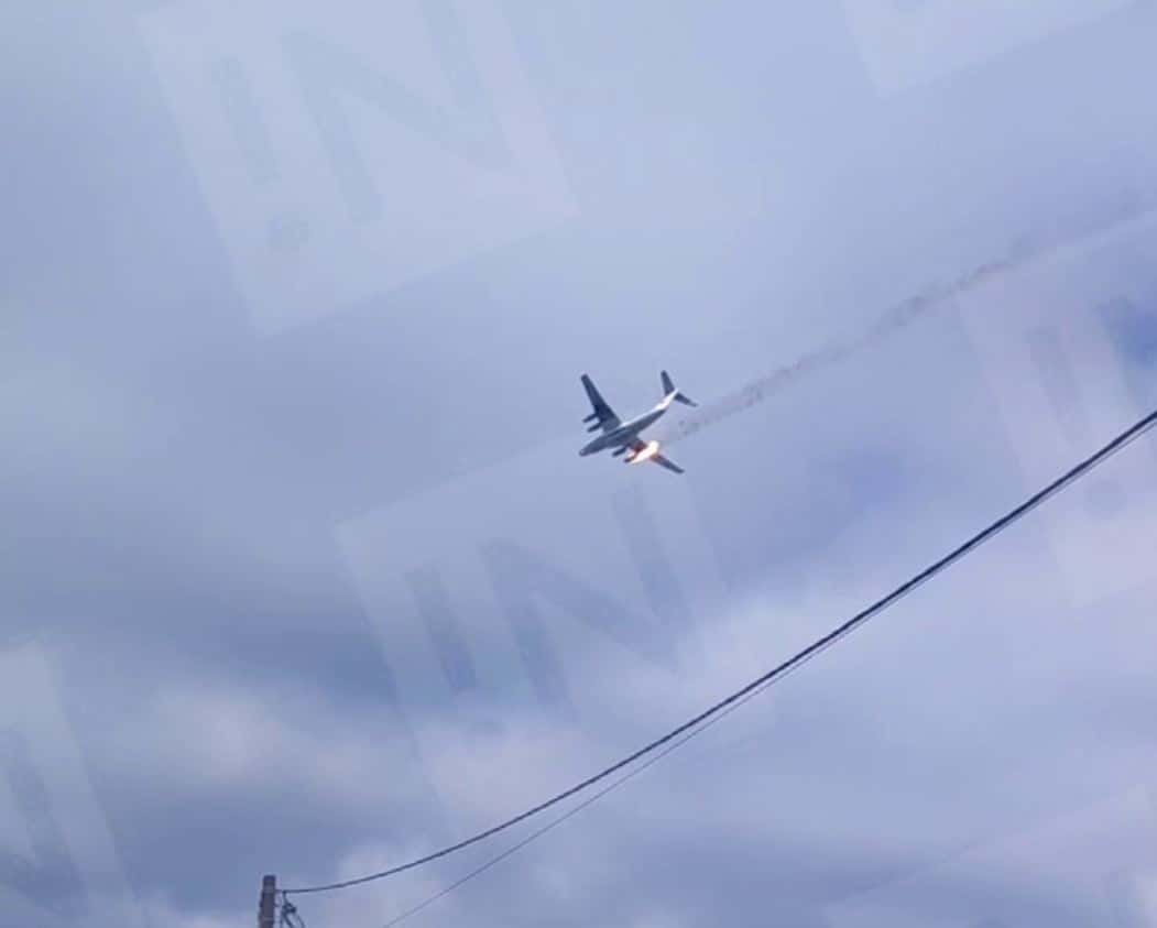 В Ивановской области упал военно-транспортный самолет Ил-76 с горящим двигателем. На борту были 15 человек