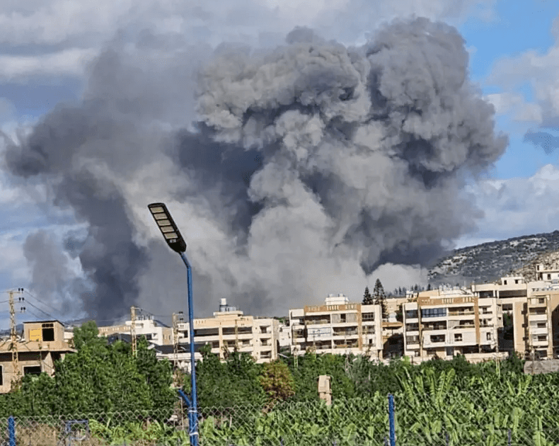 ВВС Израиля нанесли десятки ударов по югу Ливана. Глава «Хезболлы» объявил о войне с Израилем