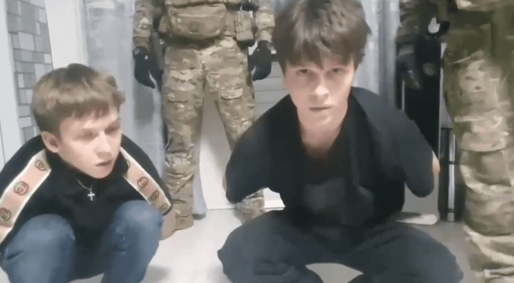 Подростки сожгли военный вертолет Ми-8 на омской авиабазе и были задержаны — «База»