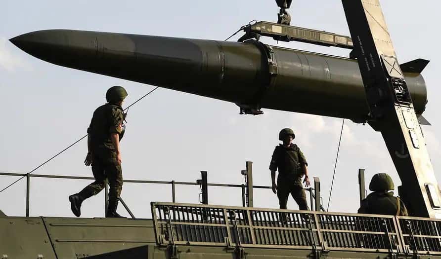 «Россия расширяет набор сценариев, при которых она может применить ядерное оружие. Но угроза должна быть критической» — Павел Подвиг