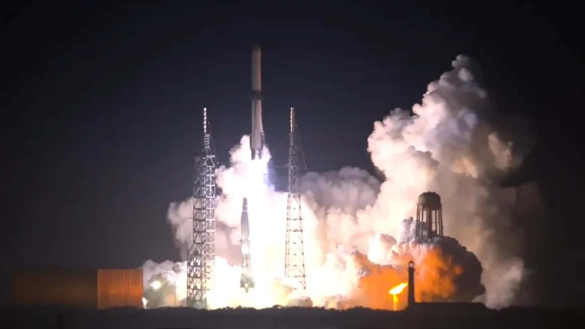 Ракета New Glenn фирмы Blue Origin владельца Amazon Джеффа Безоса впервые успешно стартовала