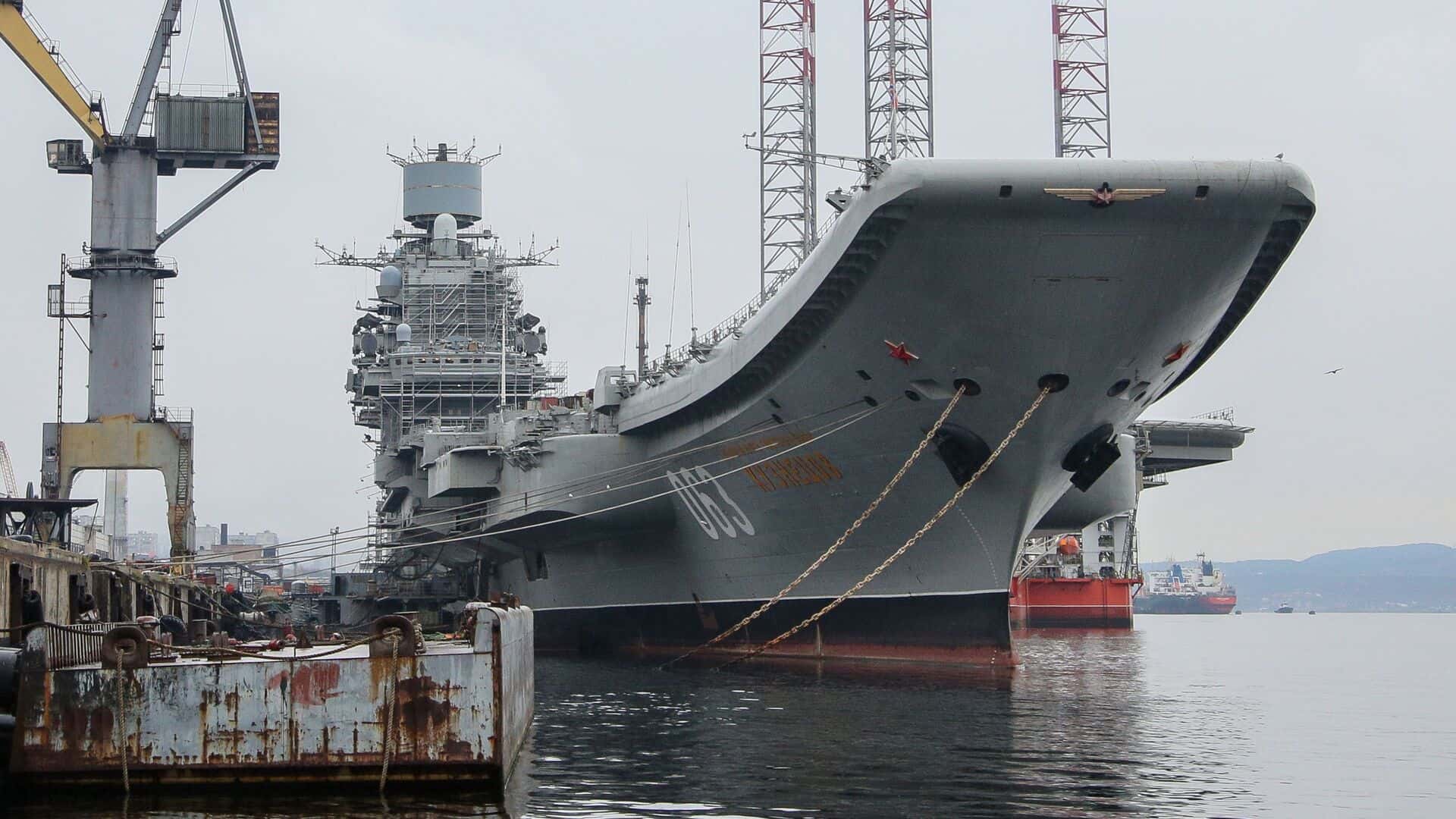 Минобороны приостановило работы по ремонту авианесущего крейсера «Адмирал Кузнецов». Его могут отправить на утилизацию — «Известия» 