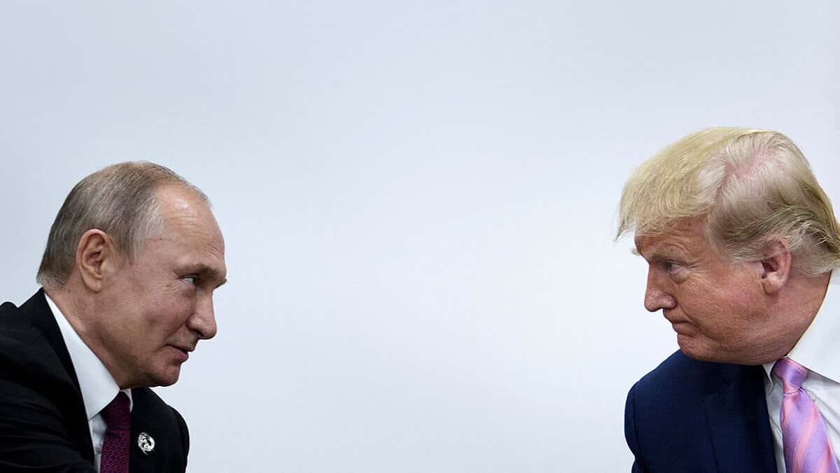 Трамп планирует встретиться с Путиным на следующей неделе, а затем провести трехсторонние переговоры с ним и Зеленским — The New York Times