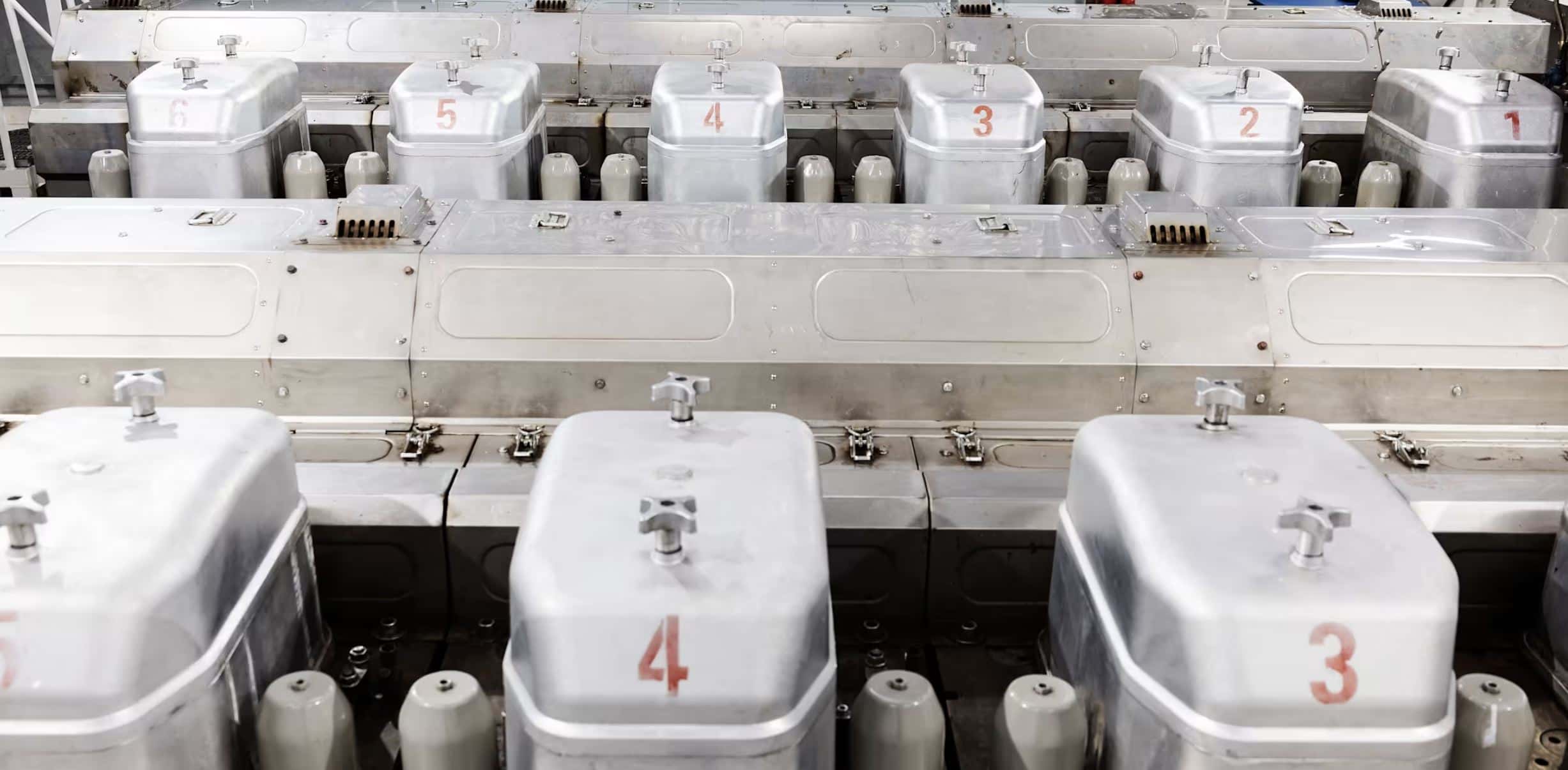 Россия создала глобальную сеть, которая позволяет ей получать запчасти к двигателям «теневого флота», несмотря на санкции — расследование