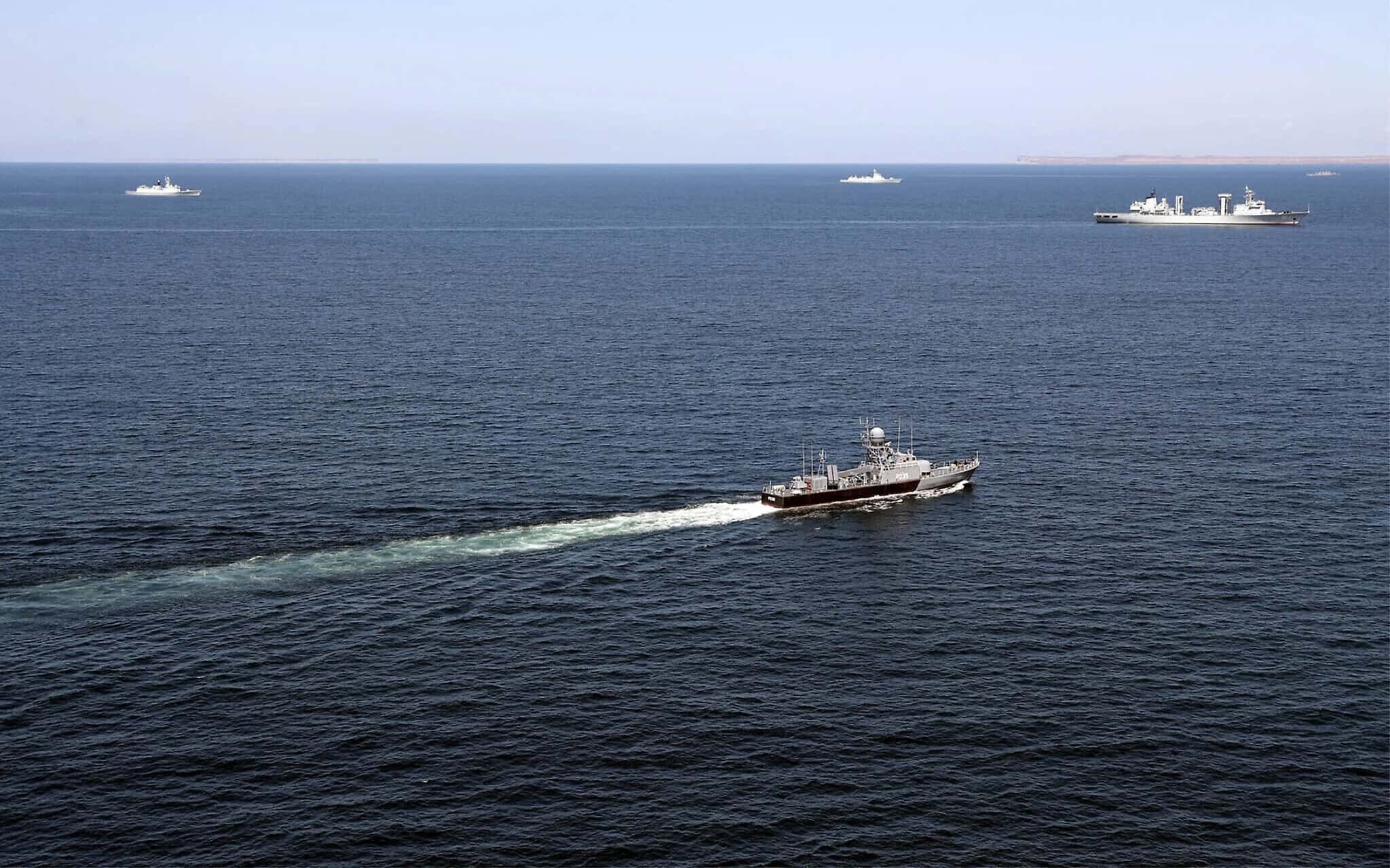 КСИР начал военно-морские учения в Ормузском проливе за день до переговоров Ирана с США