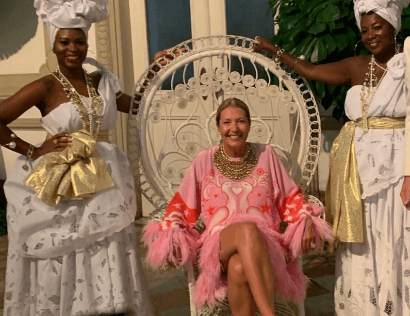 Директор по стилю Vogue Brazil ушла в отставку после празднования юбилея в колониальном стиле