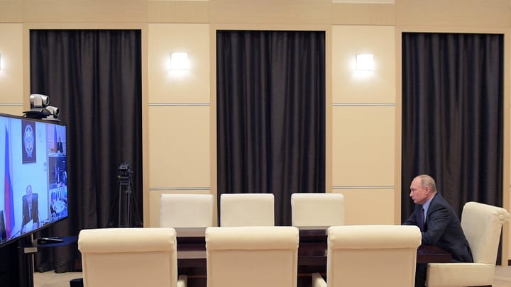 Среди работников АП есть люди, которые провели более 150 дней в одиночных номерах из-за работы с Путиным — Baza