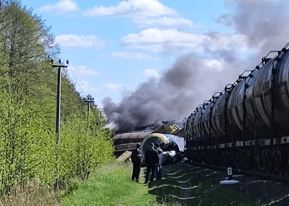 В Брянской области после взрыва на ж/д путях сошел с рельсов грузовой поезд